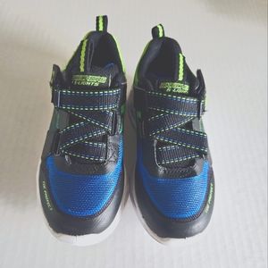 Skecher size 9  Magna lights